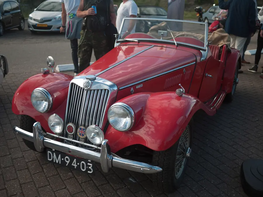 Klassieke sportwagen in de zon